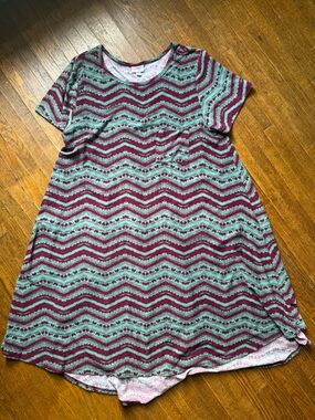 LuLaRoe Chevron Print Tee in Teal & Burgundy